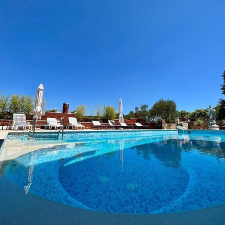 Apartment With Swimming Pool Елса Экстерьер фото