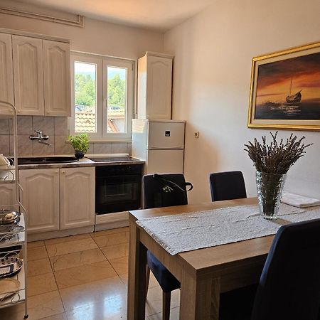 Apartment With Swimming Pool Елса Экстерьер фото
