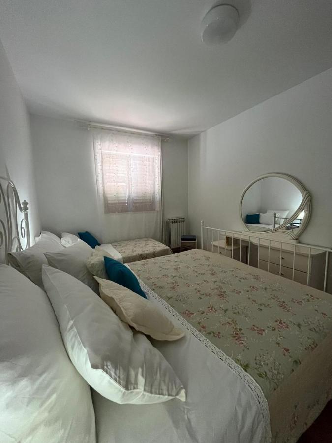 Apartment With Swimming Pool Елса Экстерьер фото