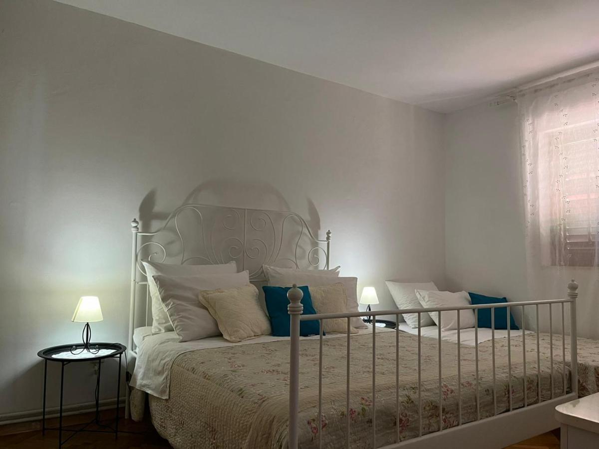 Apartment With Swimming Pool Елса Экстерьер фото