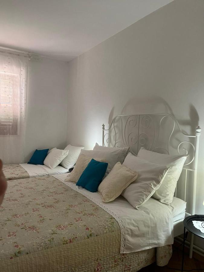 Apartment With Swimming Pool Елса Экстерьер фото